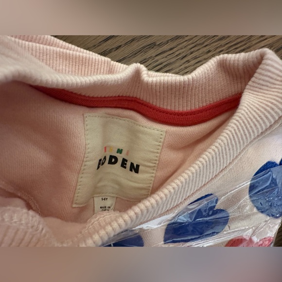 Mini Boden Kids' Rainbow Heart Sweatshirt➕Wide
leg Pant size 6Y - Picture 4 of 4